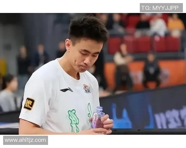 赵继伟因个人原因缺席比赛，队友表示理解和支持